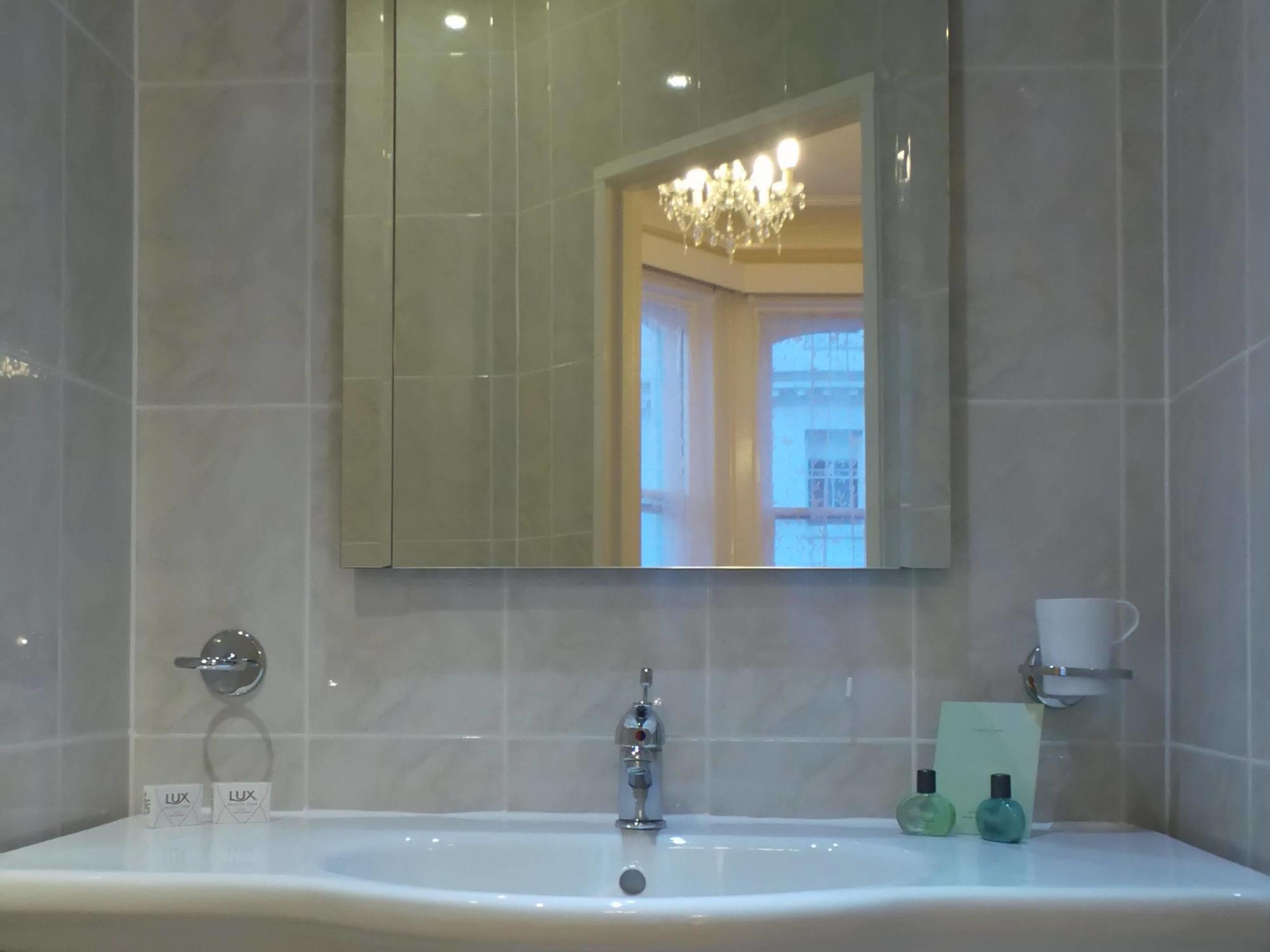 Vernon Guesthouse Истбурн Экстерьер фото